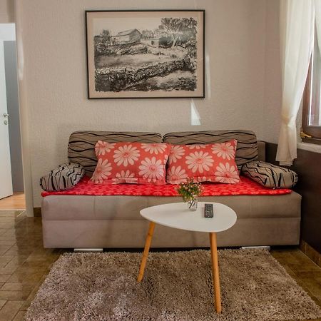 Ferienwohnung Apartman Bozica Vir Exterior foto