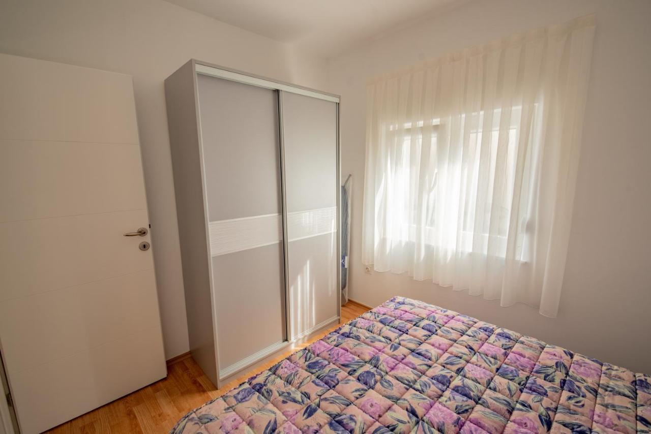 Ferienwohnung Apartman Bozica Vir Exterior foto