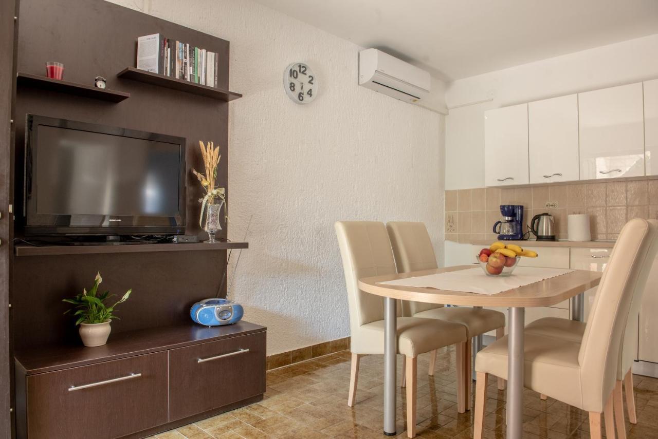 Ferienwohnung Apartman Bozica Vir Exterior foto